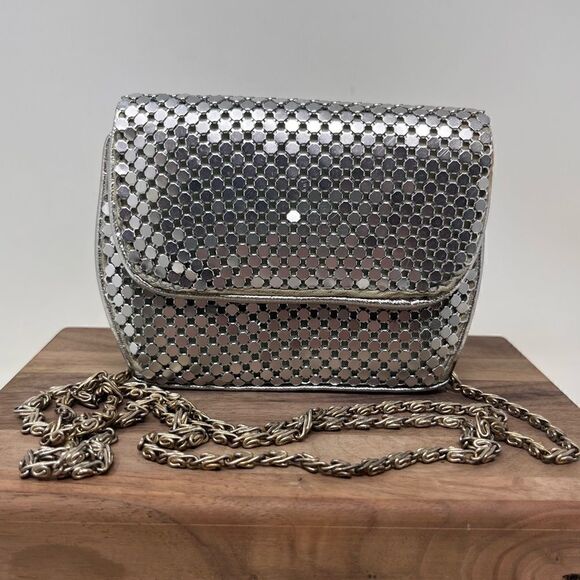 Vintage F.W. Woolworth Silver Metallic Sequins Mini Chain Bag - Picture 2 of 16